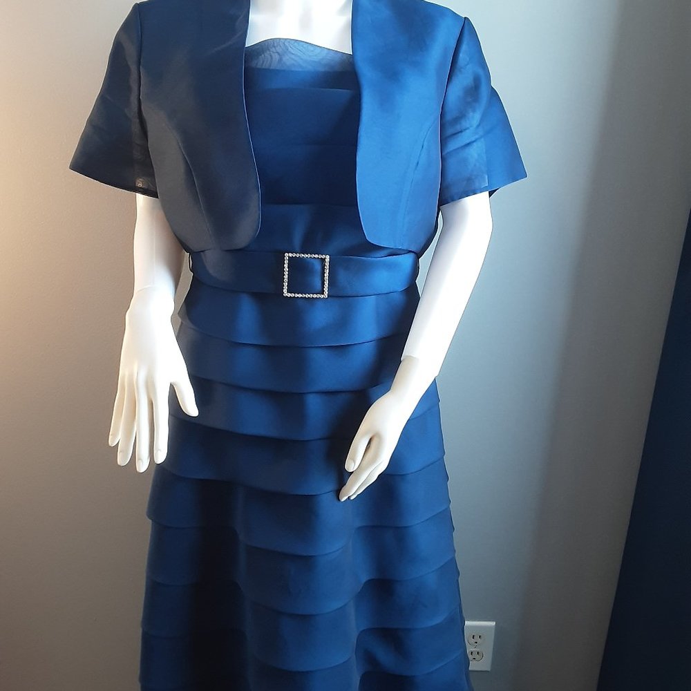 Evening Gown By Js Collections - image 7